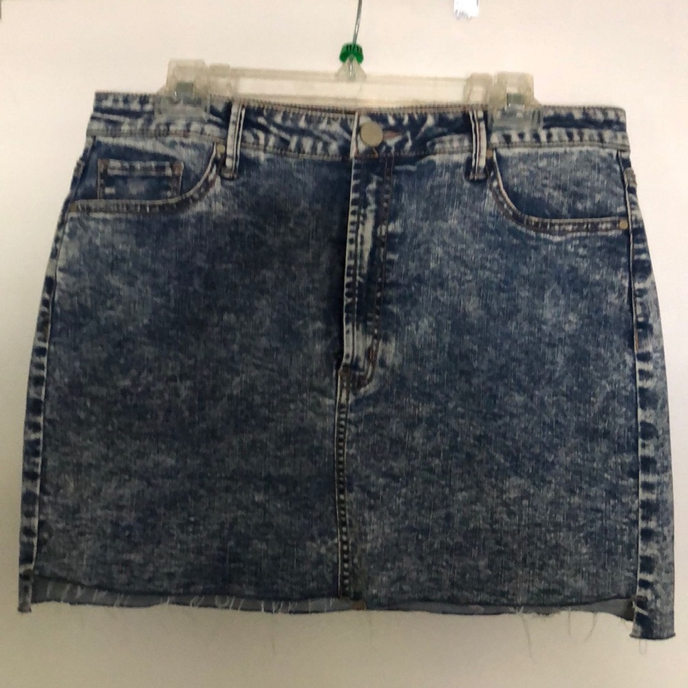 NWOT Design Lab Distressed Denim skirt